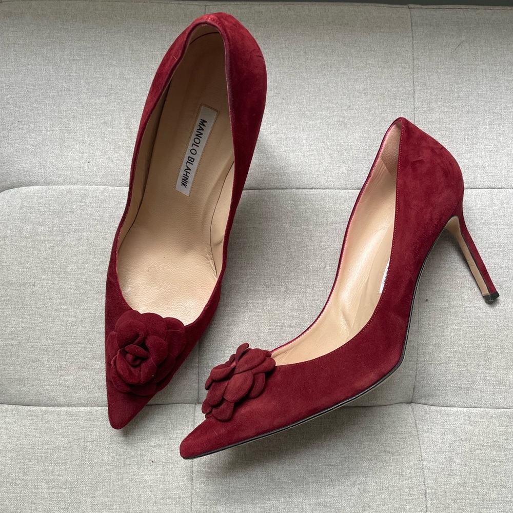 Manolo Blahnik Lisa Floral Pumps in Burgundy